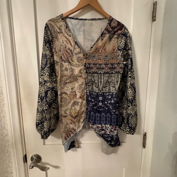 Patterned top - Picture 2 of 2